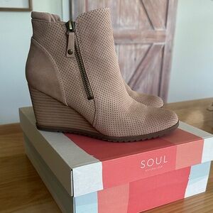 SOUL Naturalizer Perforated Taupe Wedge Boots